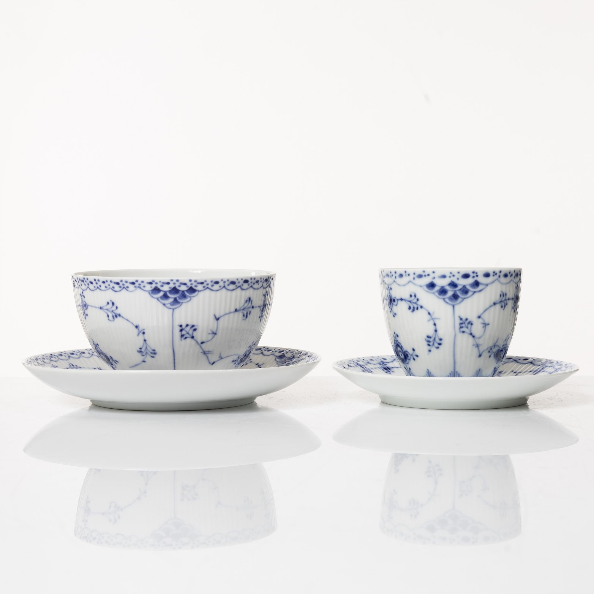 Royal Copenhagen, mat-, kaffe- och teservis, 88 delar, "Musselmalet", Danmark, 1800-1900-tal.