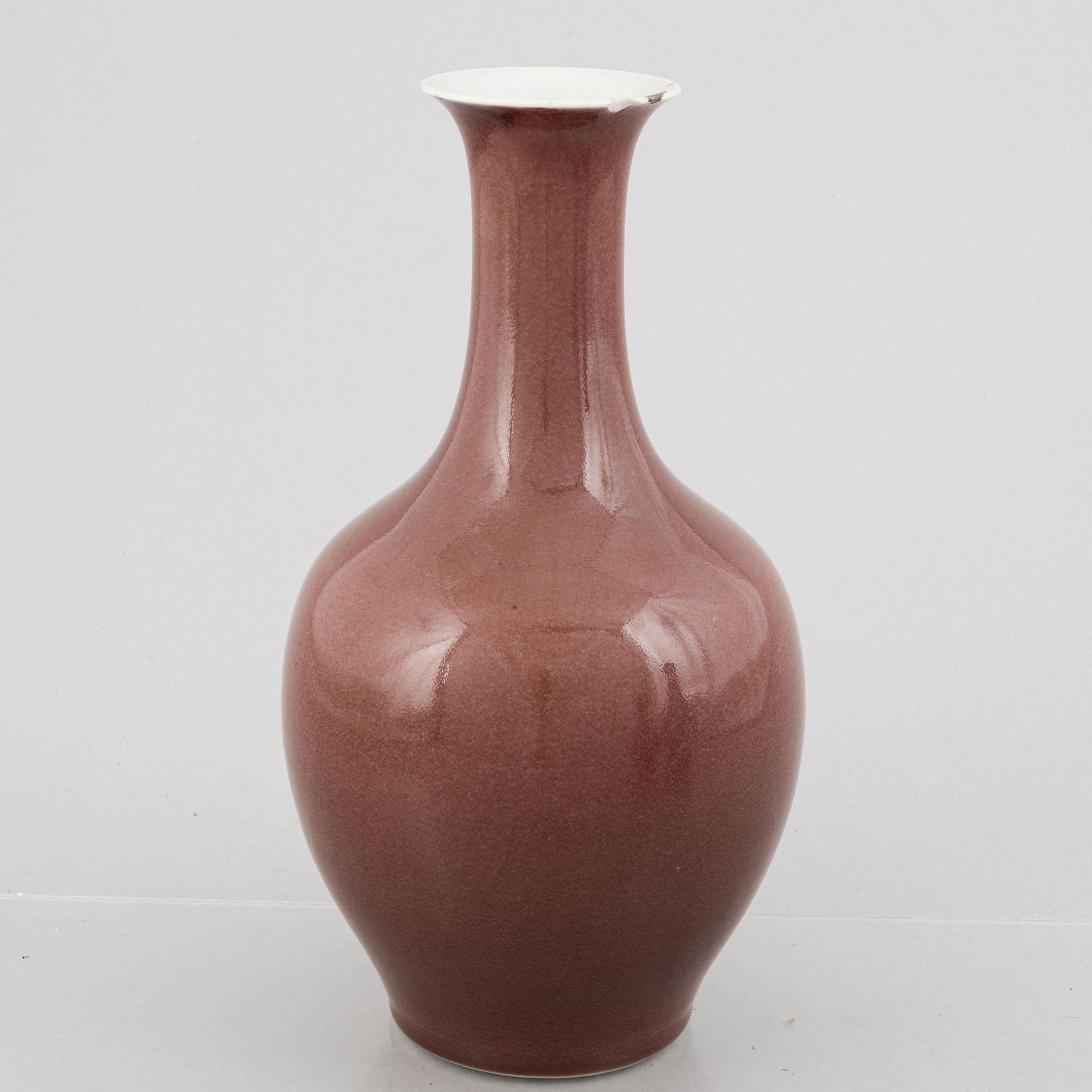 Three Chinese vases, porcelain / stoneware, 20th century.