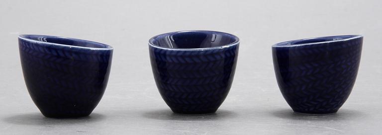 SERVISDELAR, 29 st, flintgods, "Blå eld", Hertha Bengtsson, Rörstrand.