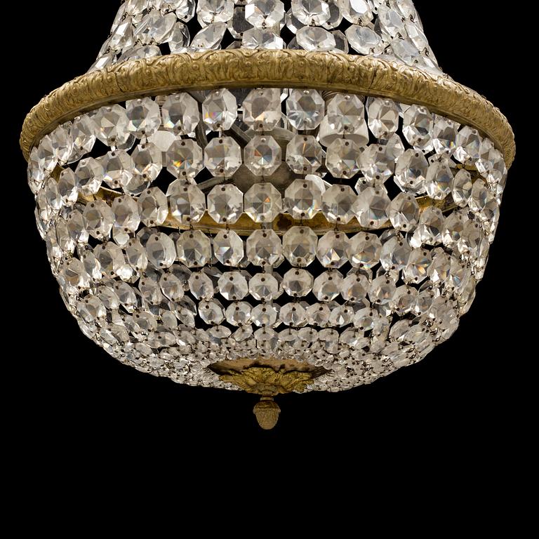 An early 20th Century chandelier.