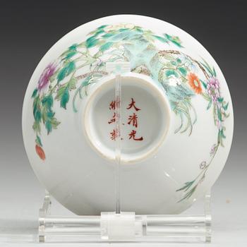 A famille rose bowl, Guangxu mark, early 20th century.