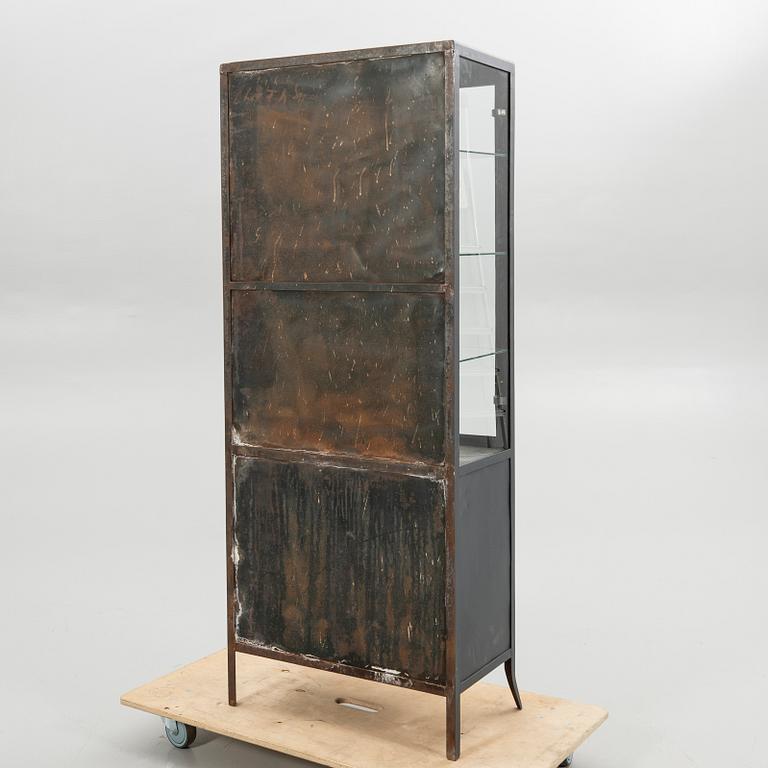 Display cabinet, first half of the 20th century.