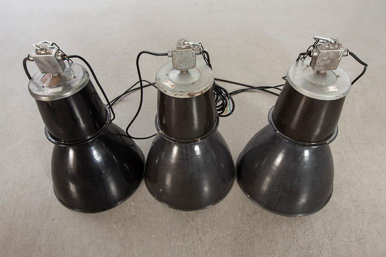Industrilampor, 3 st, 1900-talets mitt.