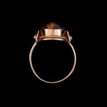 RING, 14K guld, tigeröga. 1960-tal. Vikt ca 6,6 g.