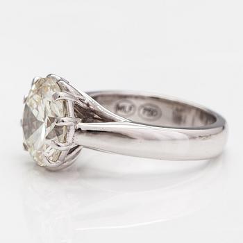 Ring, 18K vitguld och briljantslipad diamant ca 5.11 ct.