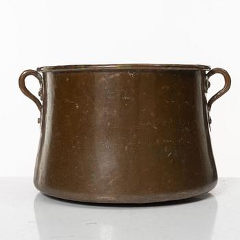 A set of three Swedish copper cauldrons, 18th / early 19th century.