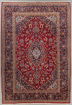 A carpet Kashan, semi antique, circa 297x202 cm.