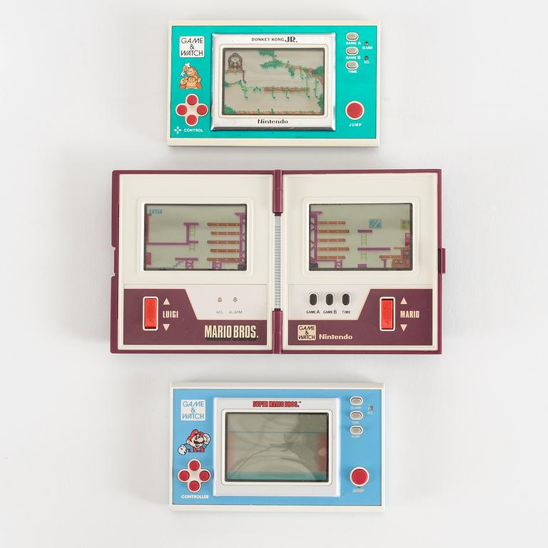 GAME & WATCH, "Donkey Kong jr", "Mario Bros" samt "Super Mario Bros" i förpackningar, Nintendo, 1982-1988.