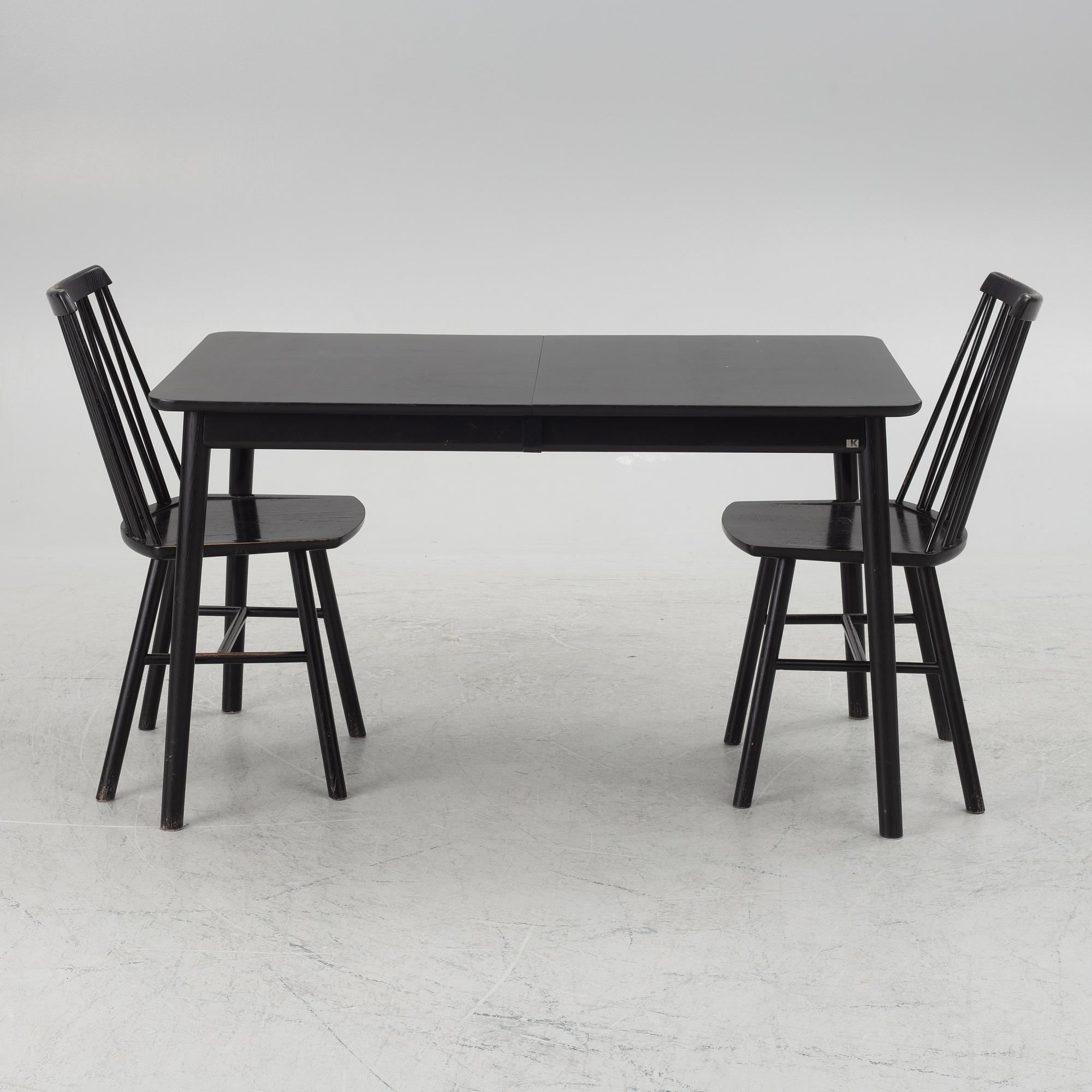 Hans K. dining table and two chairs "Zig-zag, contemporary.