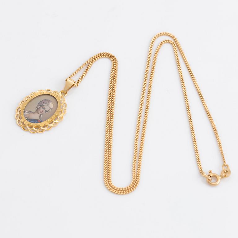 Pendant with miniature portrait and chain, 18K gold.