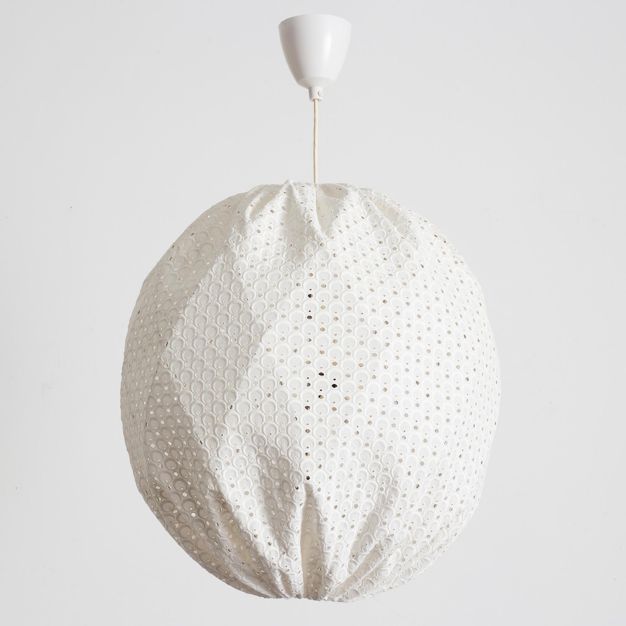 Tore Ahlsén, taklampa, "Pia-lampan", Gärsnäs.