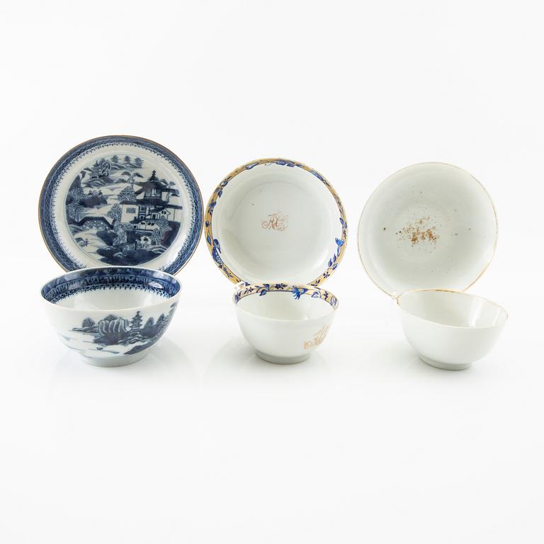 Tea cups with saucers 9 pcs China 18th/19th century porcelain.