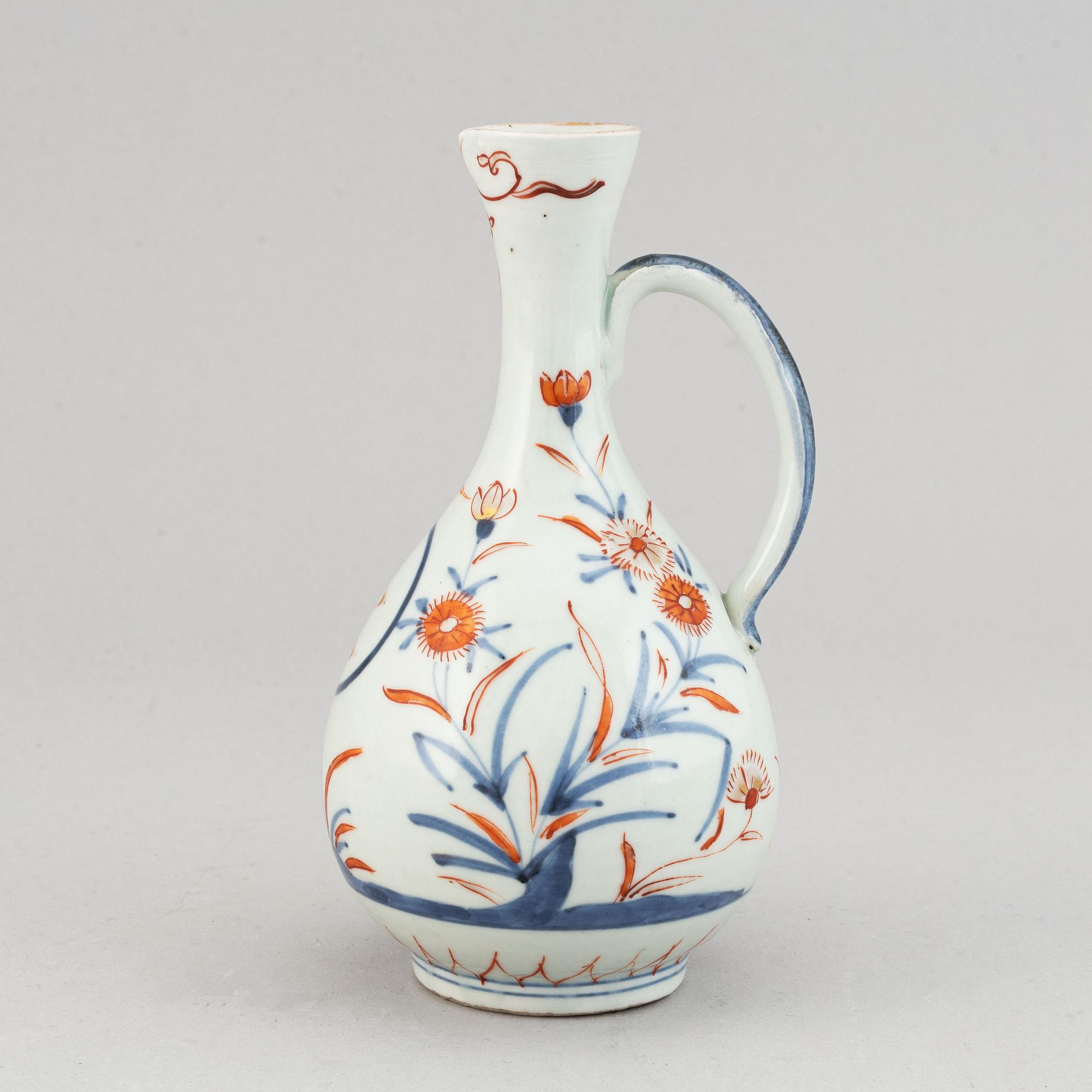 A Japanese imari condiment ewer, Edo period, 18th century.