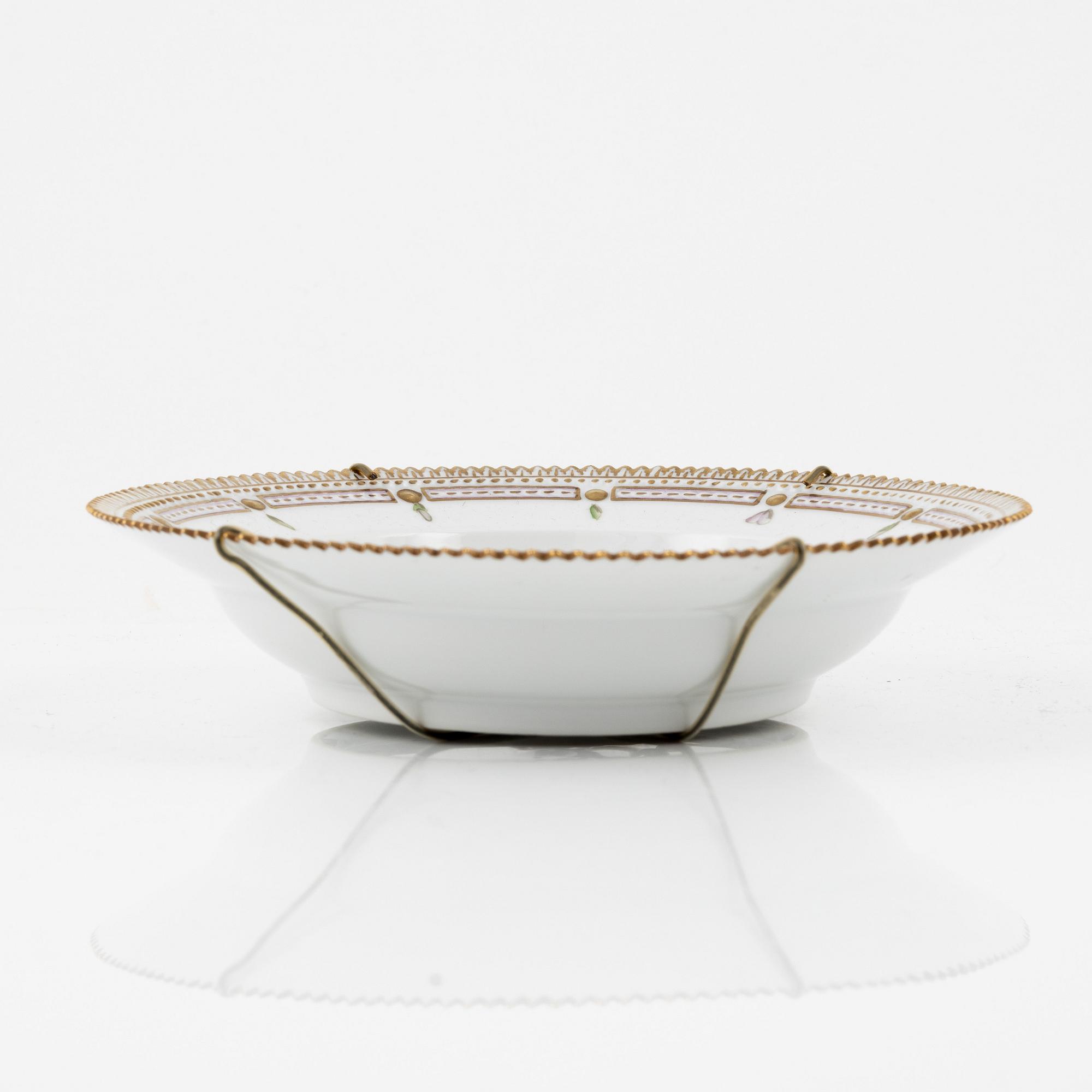 Royal Copenhagen, tallrik, "Flora Danica", Danmark, 1954.