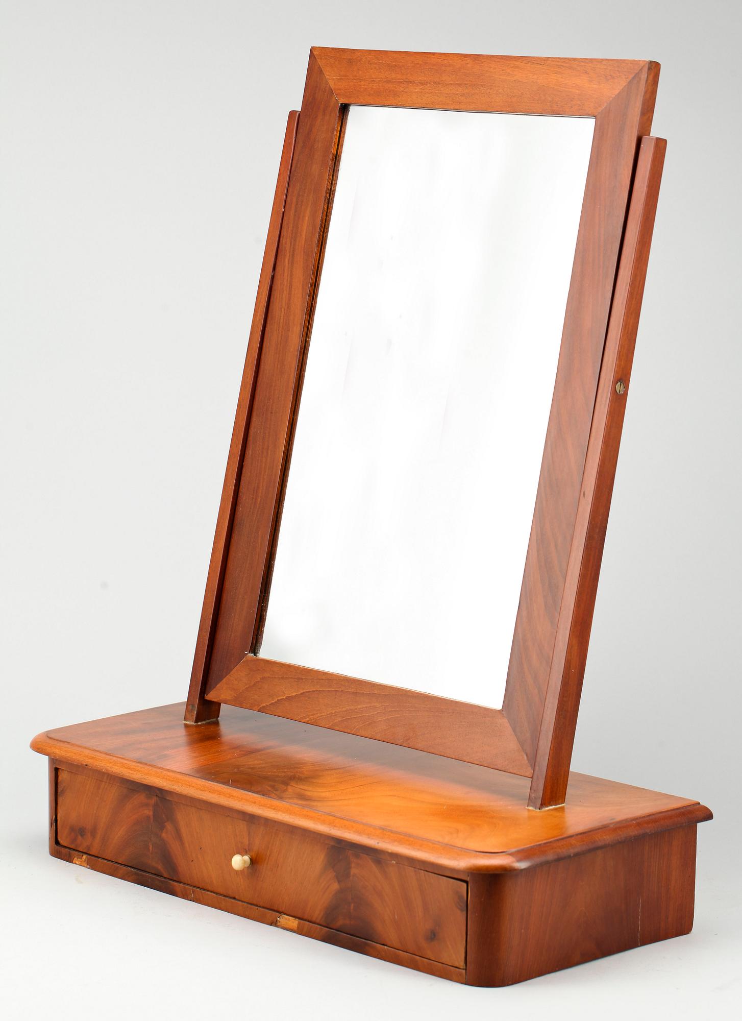 LÅDSPEGEL, Karl Johan, 1800-talets första hälft.