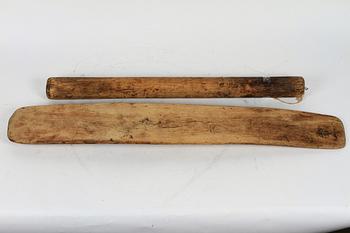 KLAPPTRÄ, 2 delar, allmoge. 1700-tal.