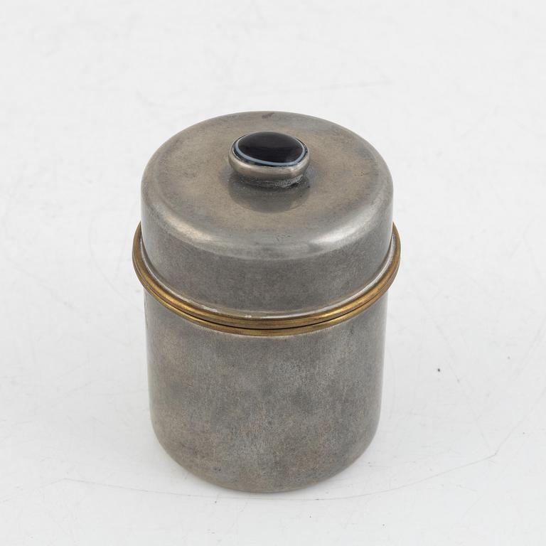 Estrid Ericson & Nils Fougstedt, a pewter lidded jar, Firma Svenskt Tenn, model "A 1485", Stockholm 1959.