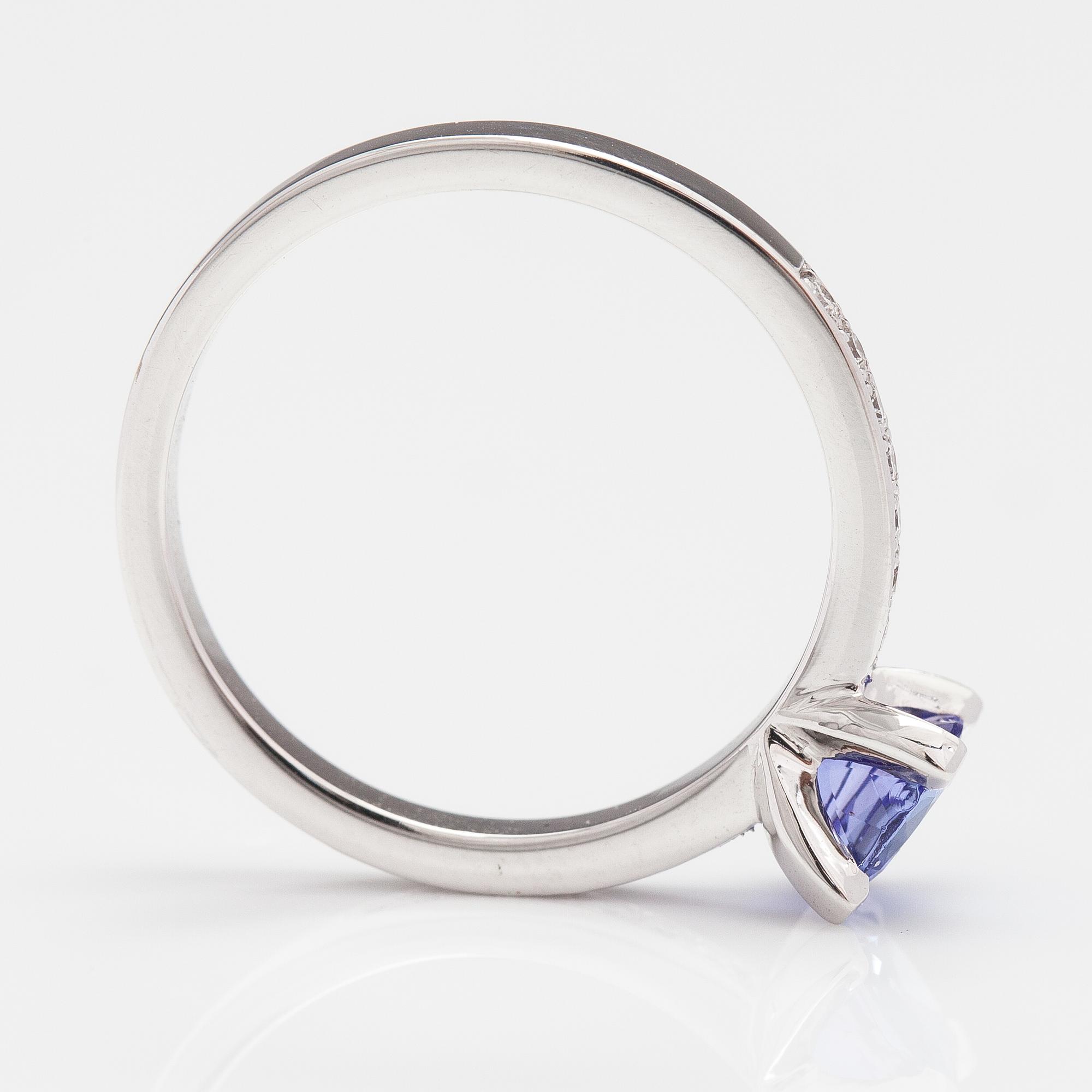 RING, 14K vitguld, diamanter ca 0.17 ct tot, tanzanit.