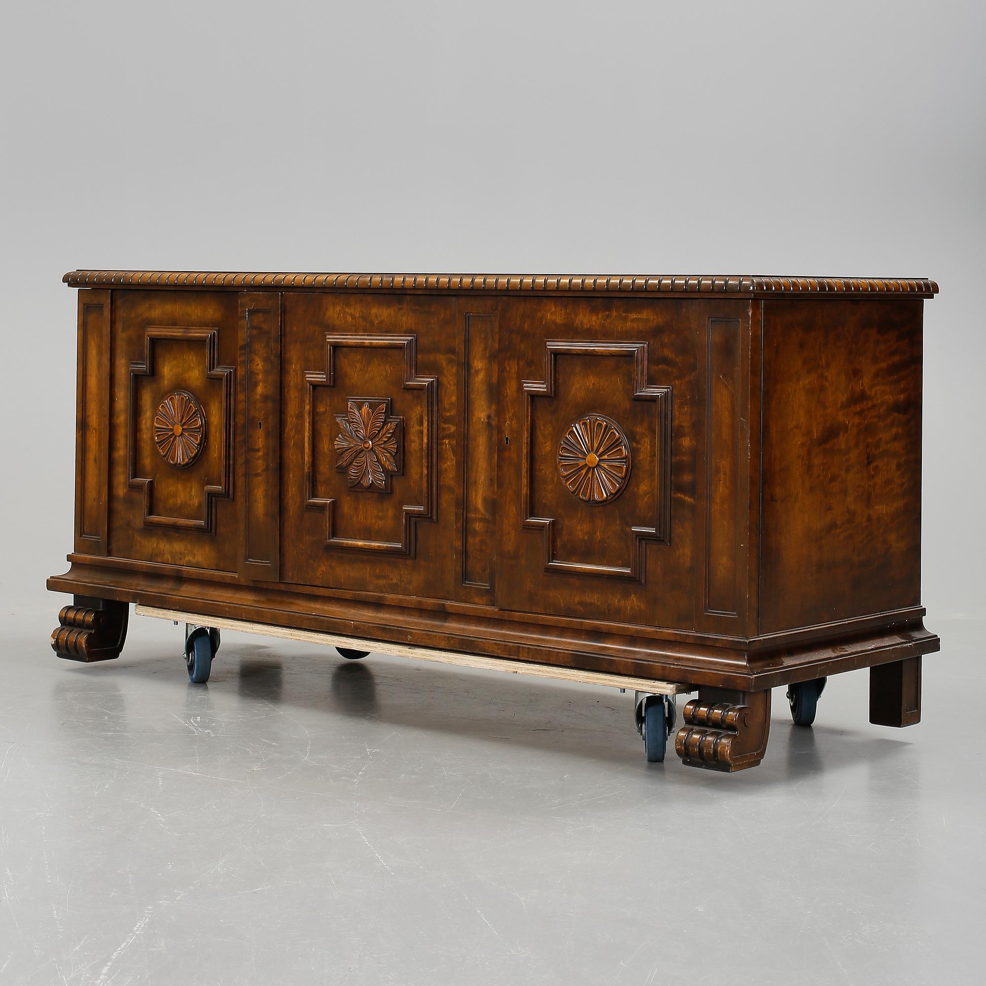 SIDEBOARD, sannolikt Axel Einar Hjorth, betsad björk, Svenska Möbelfabriken, 1920/30-tal.