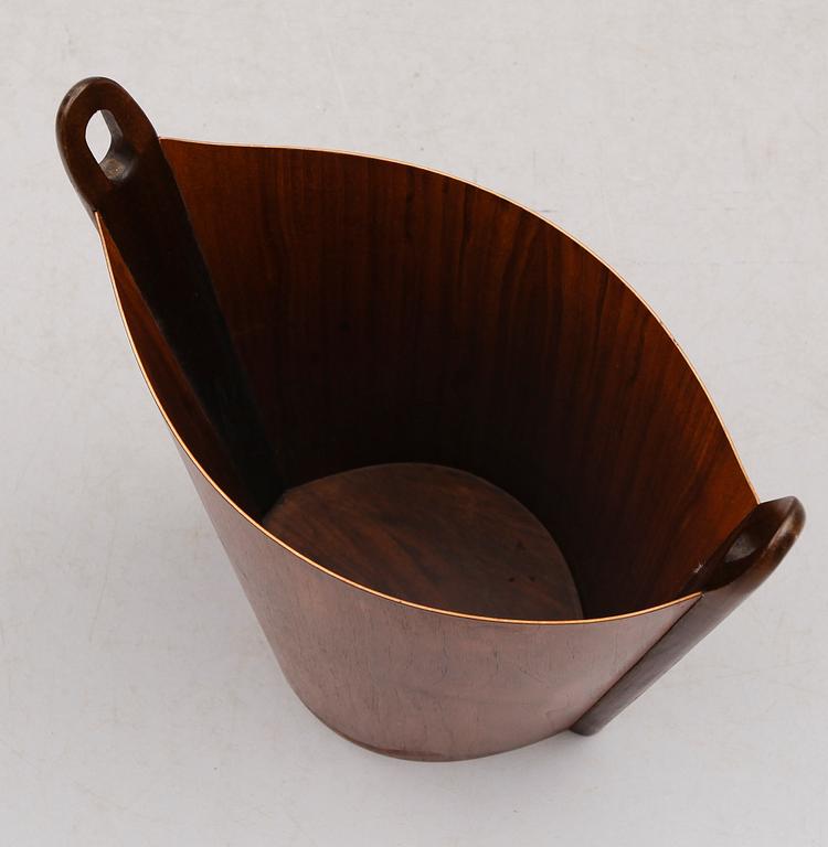 PAPPERSKORG, PS Heggen, Nordfjordeid, Norge, 1900-talets andra hälft.