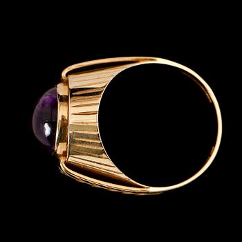 RING, 18 k guld, Stigbert, Stockholm 1954. Total vikt ca 5 g.