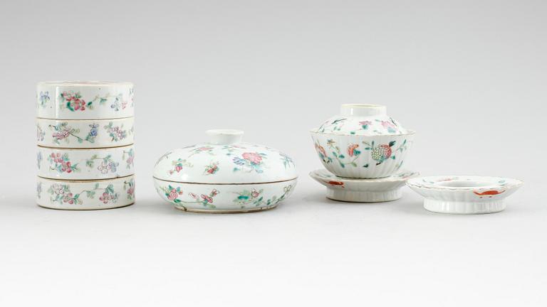 PORSLINSFÖREMÅL, 4 delar, Kina, 1800-/1900-tal.