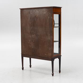 A George III style cabinet, first half of the 20th century.