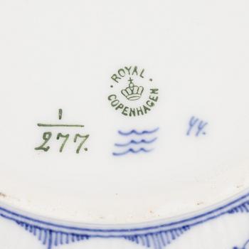 Servisdelar, karotter, ett par, Musselmalet, Royal Copenhagen, Danmark.