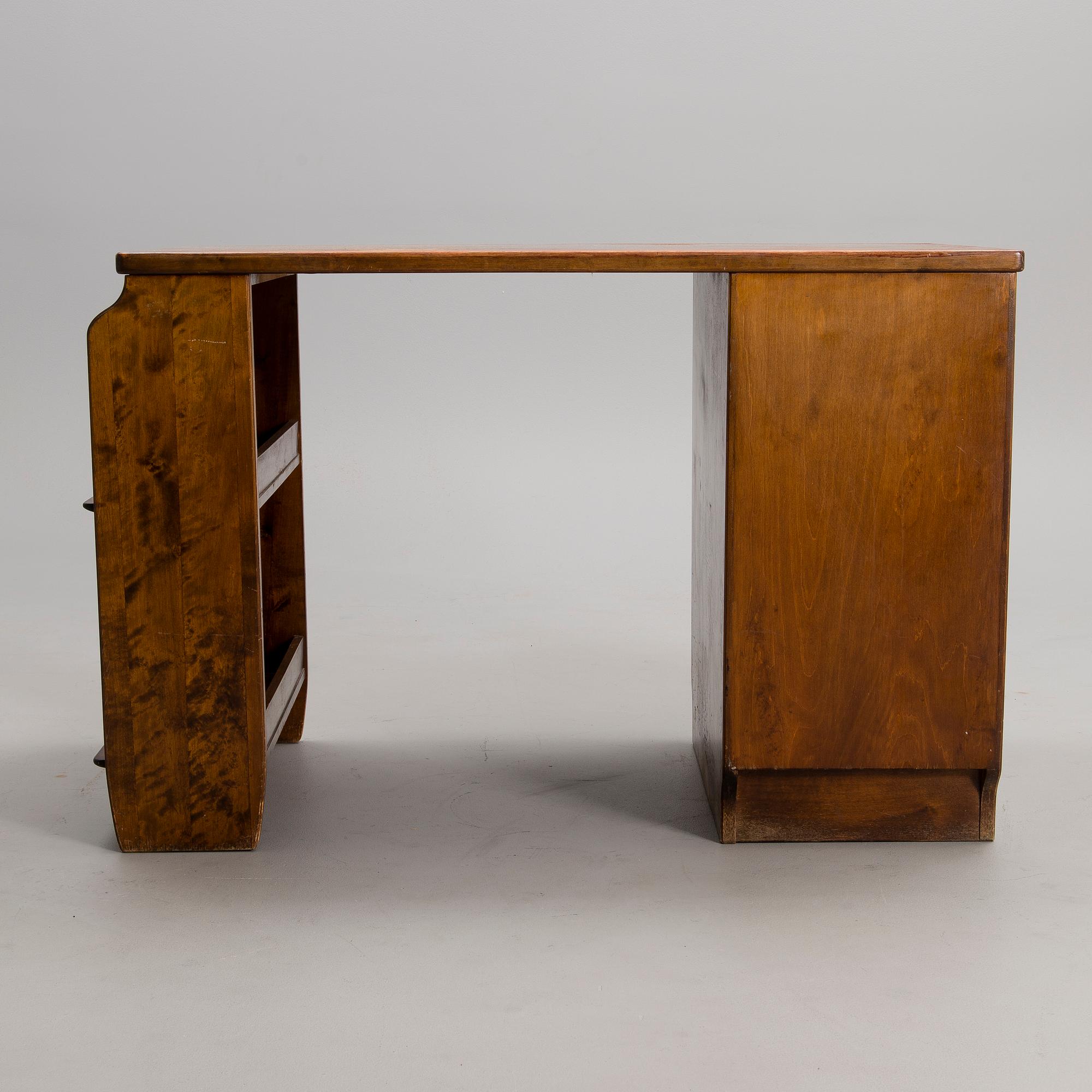 KIRJOITUSPÖYTÄ, 1930-1940-luku.