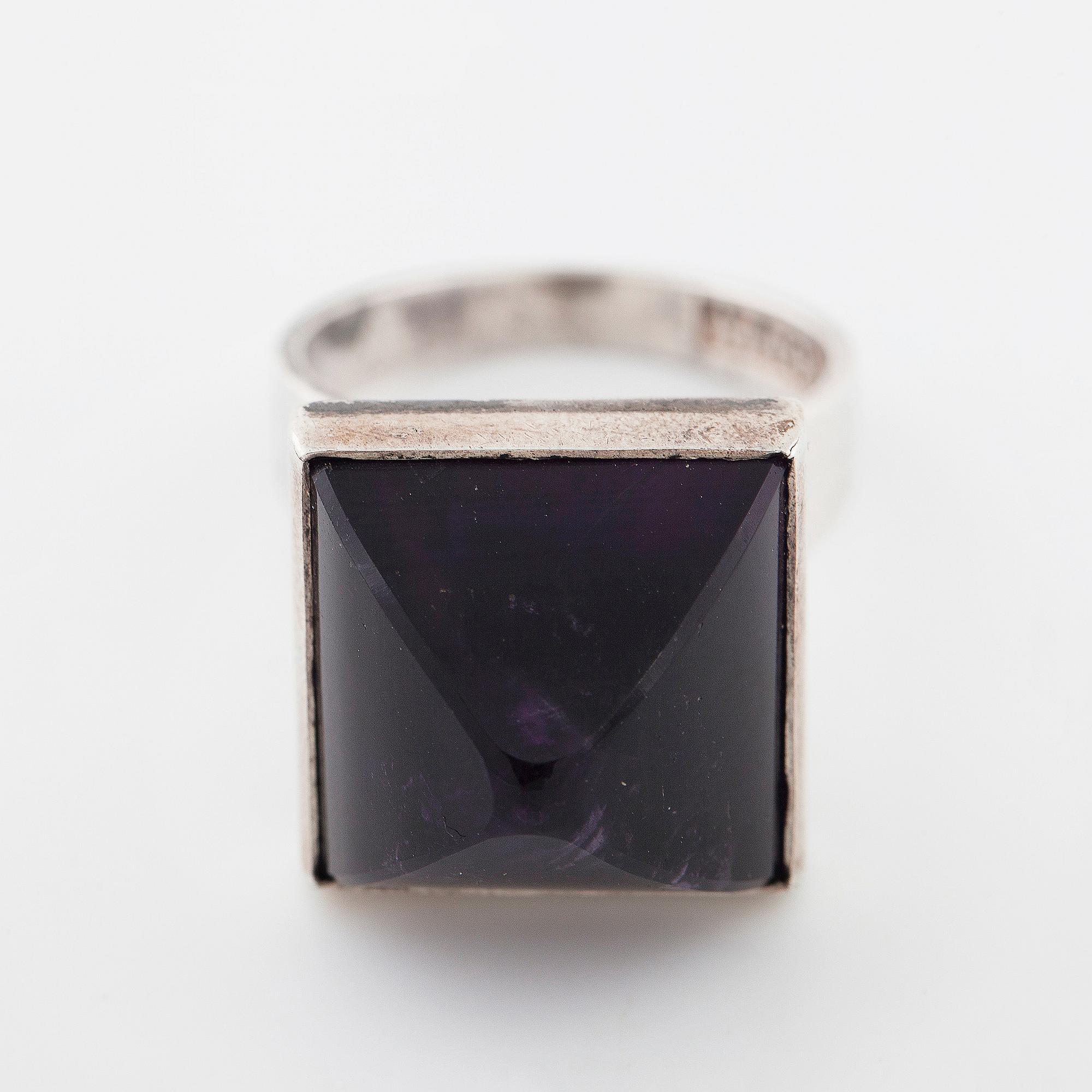 RING, med fasettslipad onyx, Alton, Falköping, 1967.