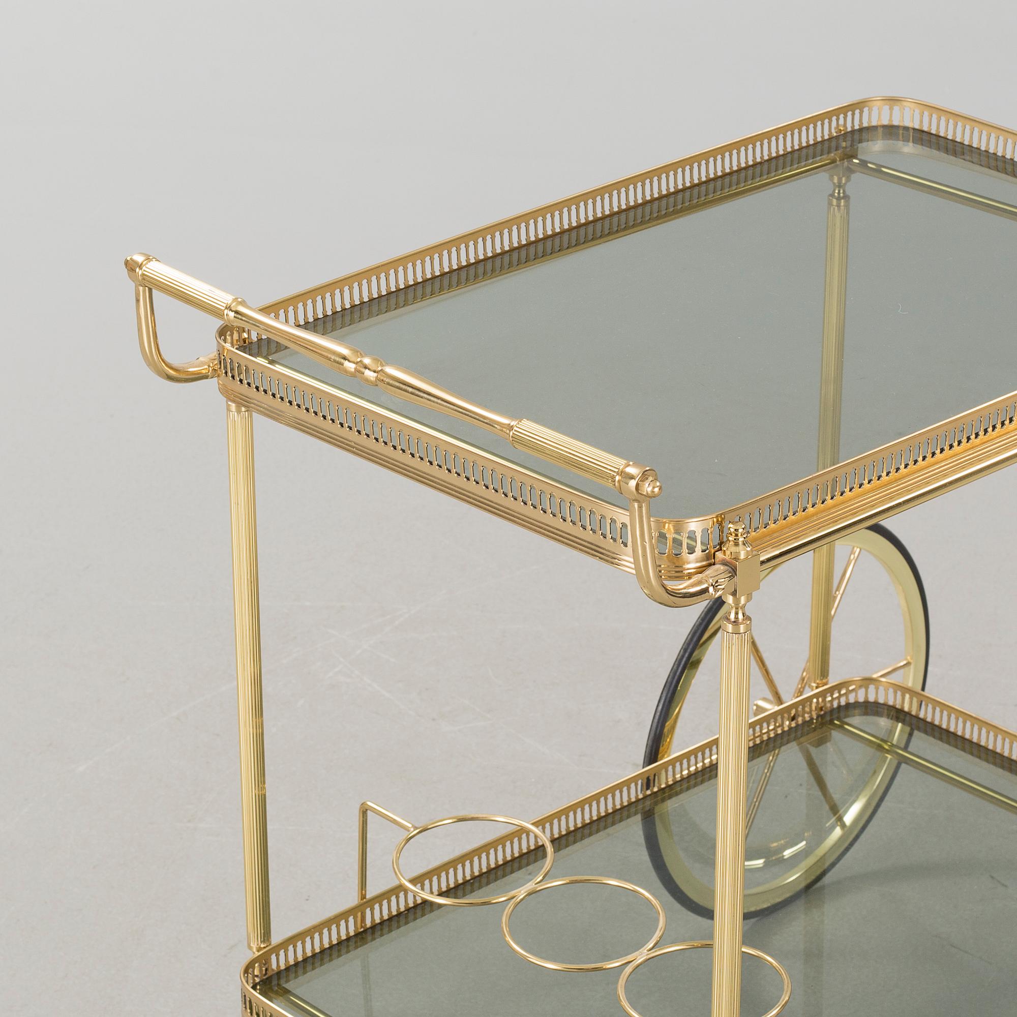 A tea trolley, second half of the 20th century.