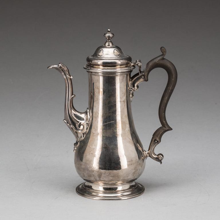 KAFFEKANNA, silver London Thomas Cooke II and Richard Gurney, London 1759. Total vikt ca 650 g.