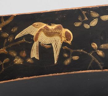 A pair of Japanese lacquered papier maché bowls around 1900.