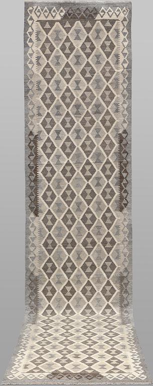 A Kilim runner carpet. 393 x 89 cm.