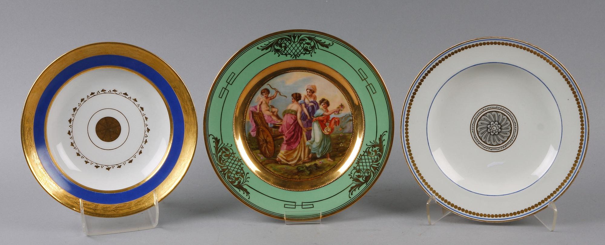 TALLRIKAR, 3 st, porslin, bl a Wien. 1800-1900-tal.