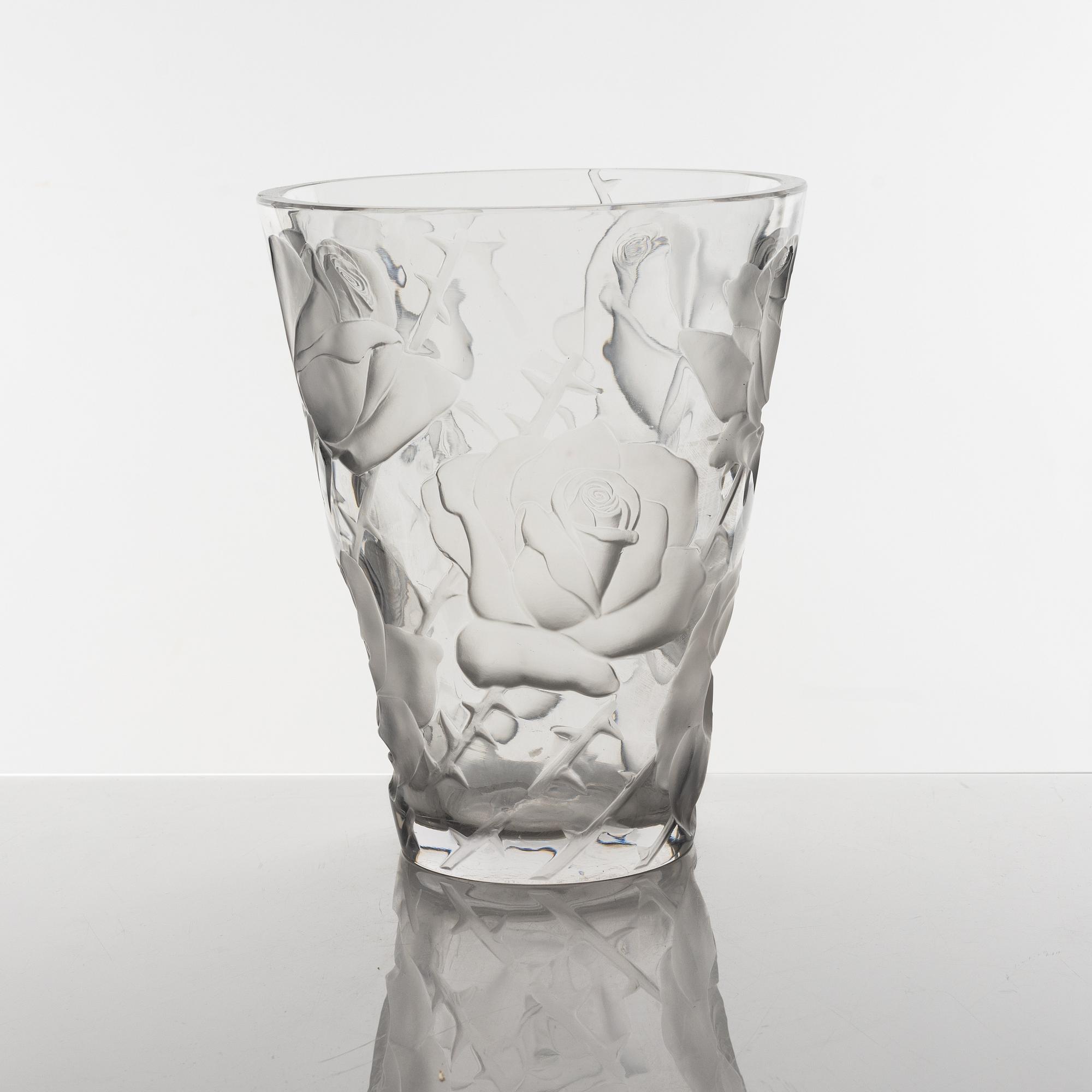 Lalique, a glass 'Ispahan rose' vase, second half of the 20th century.