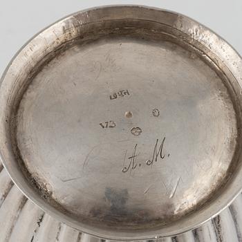 Sockerskrin och gräddkanna, silver, empire, Stockholm, Sverige, 1819-27.