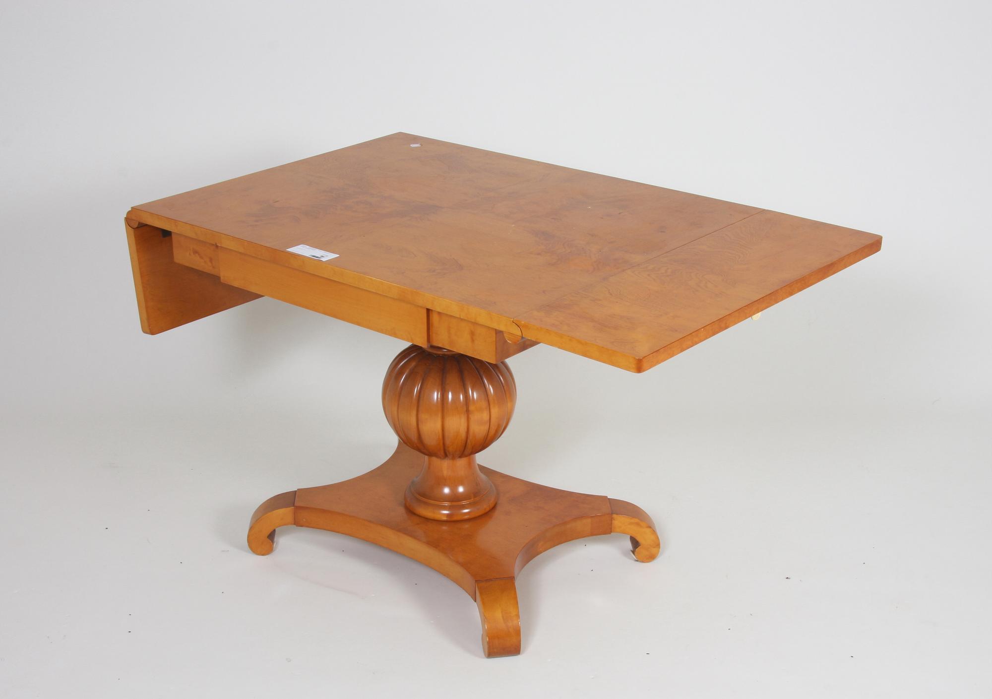 KLAFFBORD, Karl Johanstil, 1900-talets mitt.