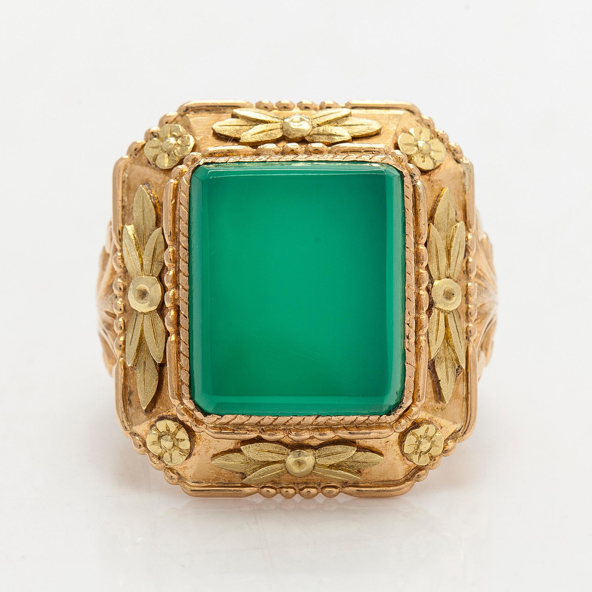 Ring, 18K guld och kalcedon, Georg Buchert Oy, Helsingfors 1948.