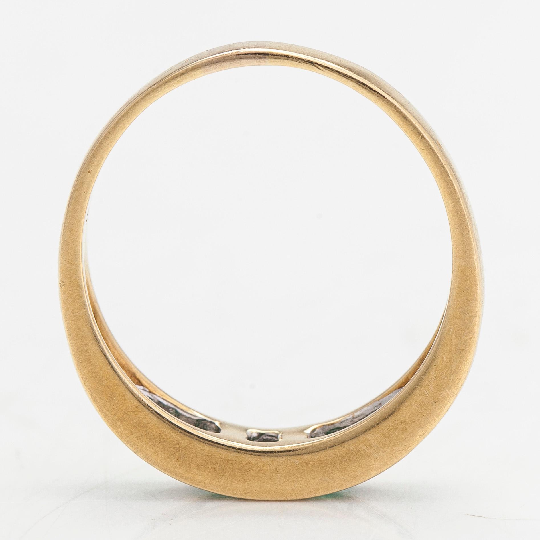 An 18K gold ring, set with emeralds and princess-cut diamonds totalling approx. 0.34 ct. Finnish import hallmarks.