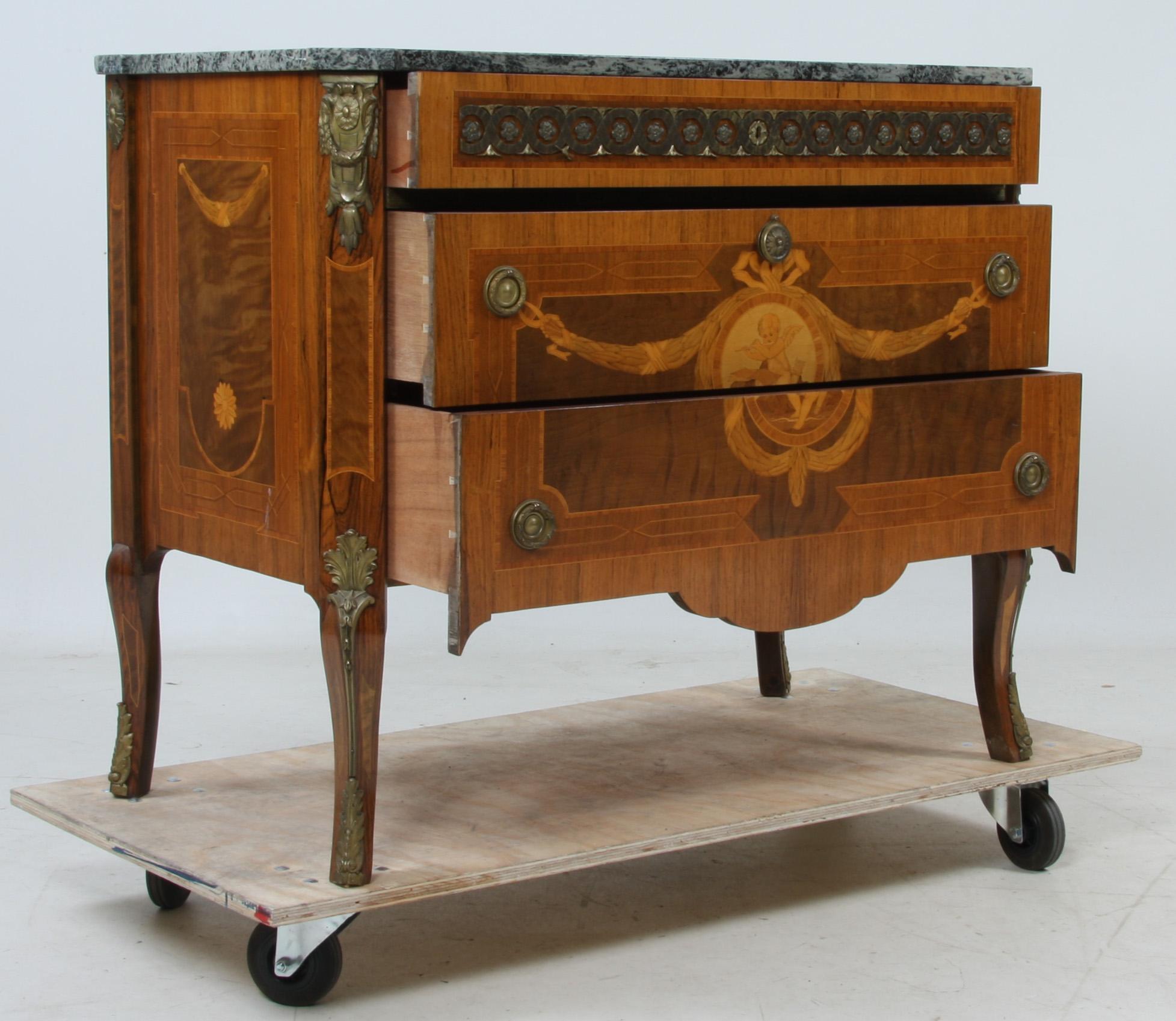 BYRÅ, gustaviansk stil, 1900-tal.