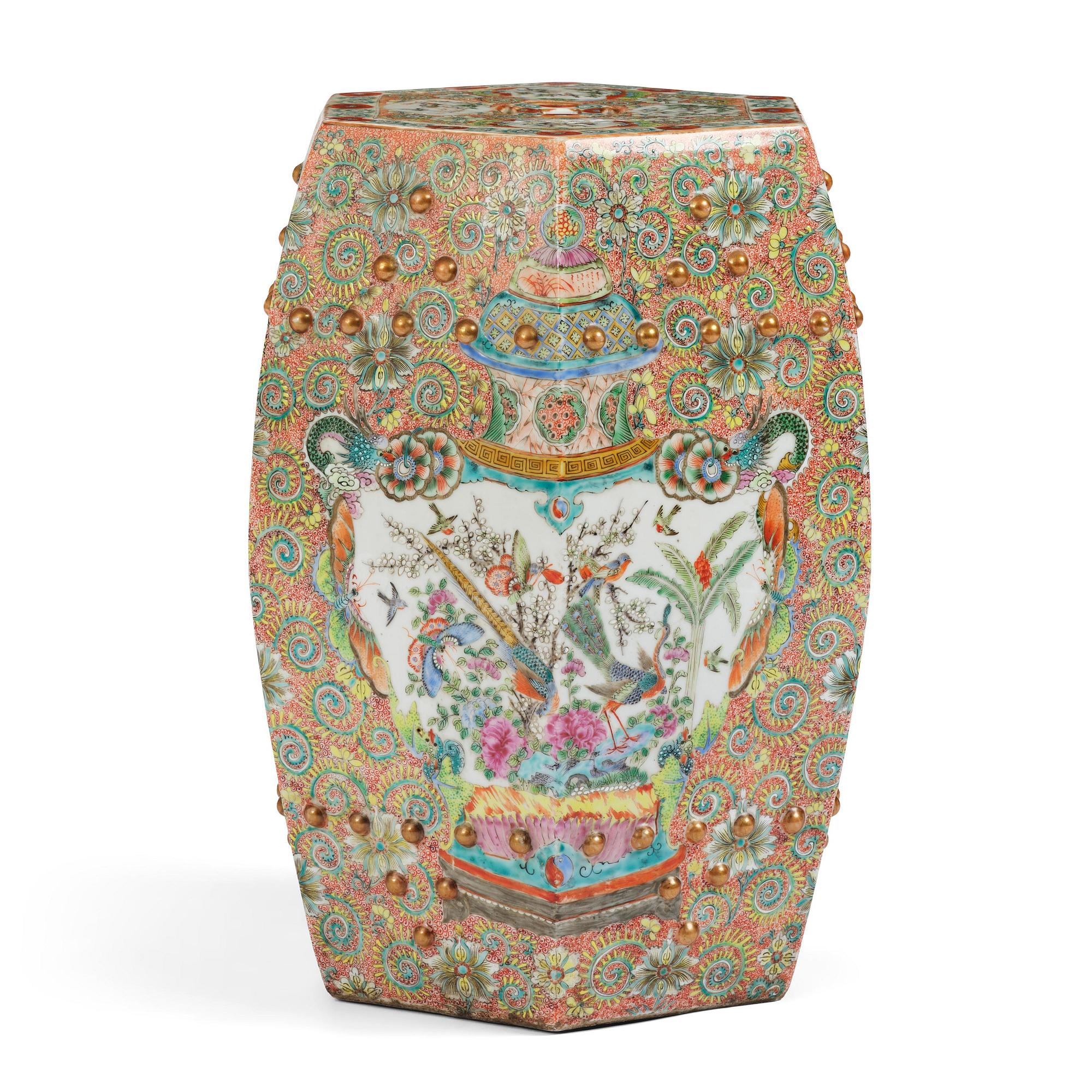 A Chinese Canton porcelain garden seat, around 1900.