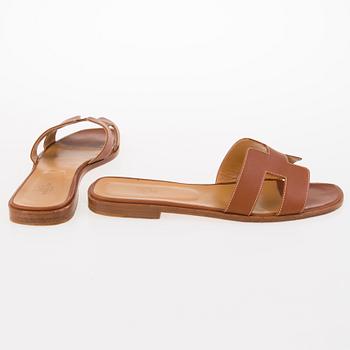 HERMÈS, "H", SANDALER, två par, i storlek 40,5-41.