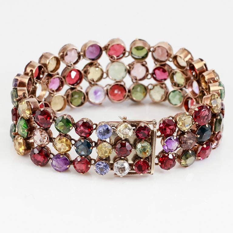 ARMBAND, förgyllt silver och olika stenar, bl a ametister, granater, citriner och syntetiska spineller.