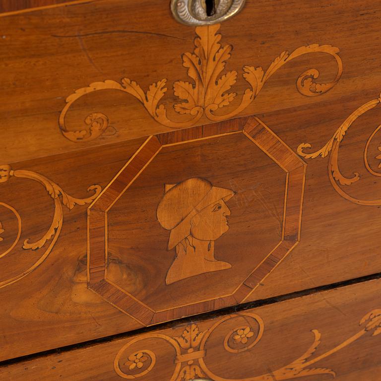 Chest of drawers, Italy, Louis XVI, circa 1800.