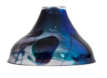 LAMPSKÄRM, glas, Eva Englund, sign o dat -97. Blåst av Wilke Adolfsson på Orrefors.