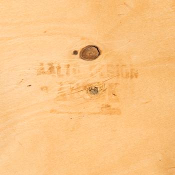 Alvar Aalto, a mid-20th century '85' table and four '60' stools for O.Y. Huonekalu-ja Rakennustyötehdas A.B.