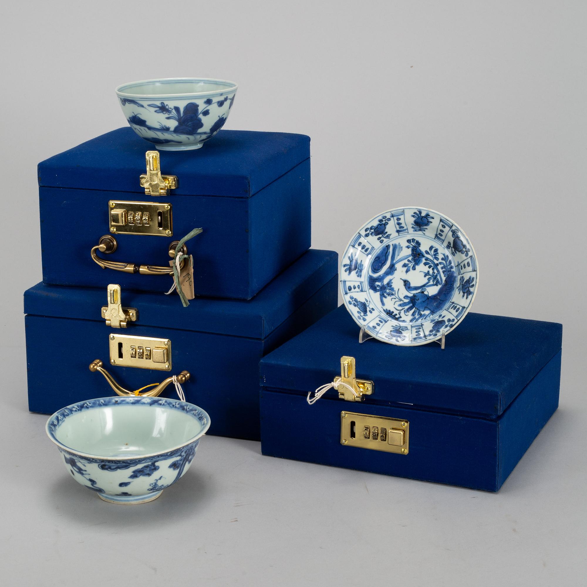A set of three blue and white bowls, Ming dynasty (1368-1644).