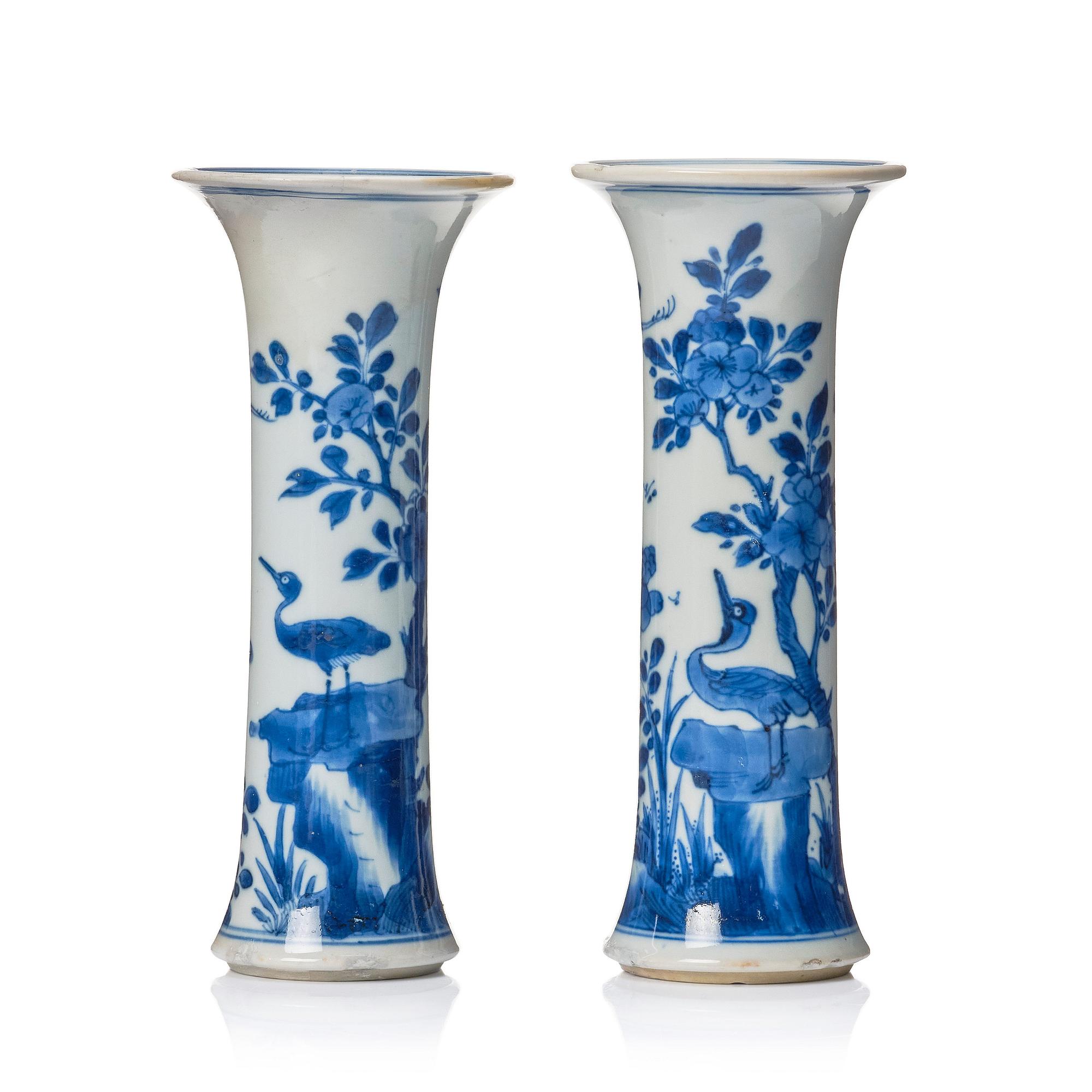 A pair of blue and white vases, Transition, 17th Century.