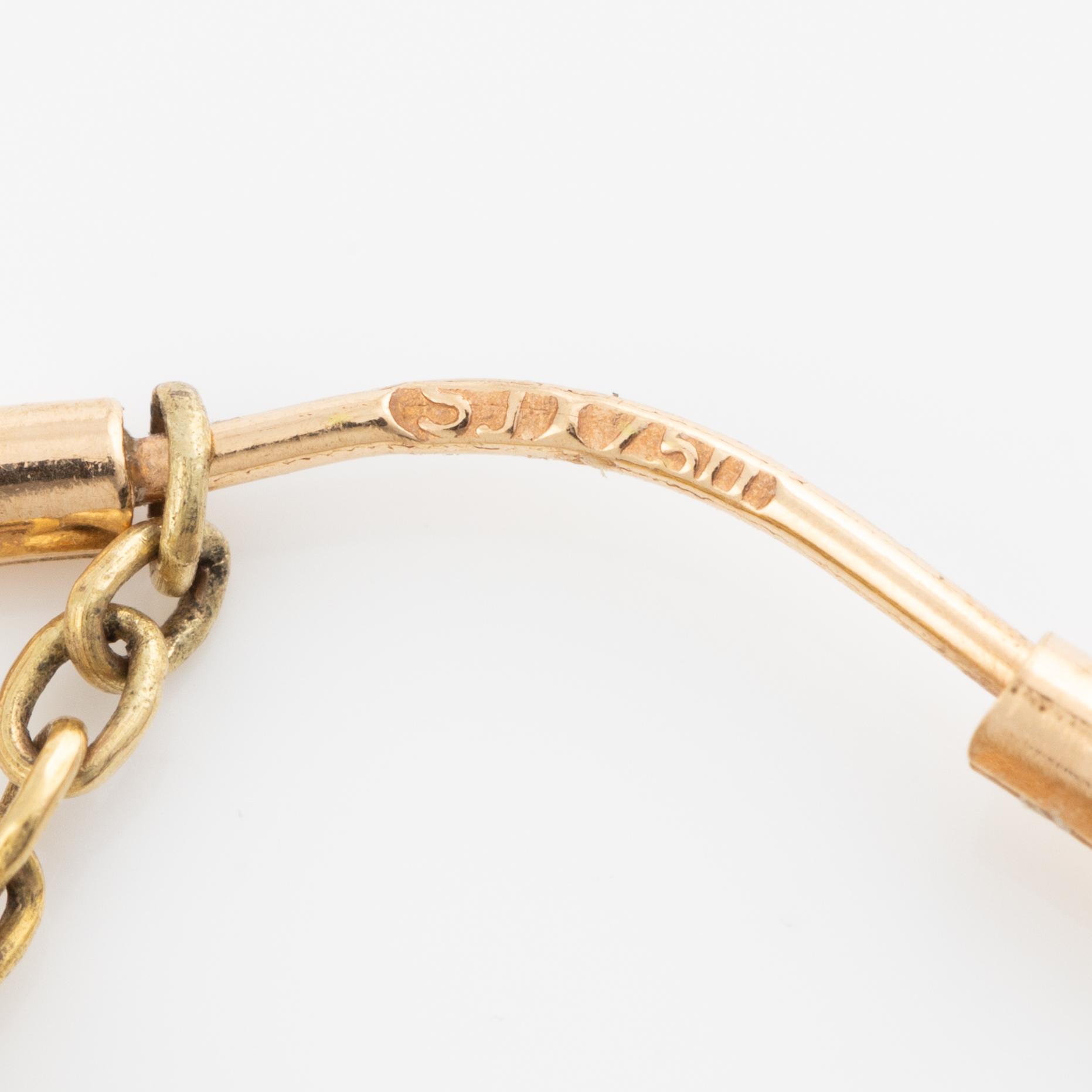 Örhängen, kreoler, hoops 18K guld, medföljande påhängen i form av ekollon med emalj med motiv av mytologiskt sjödjur.